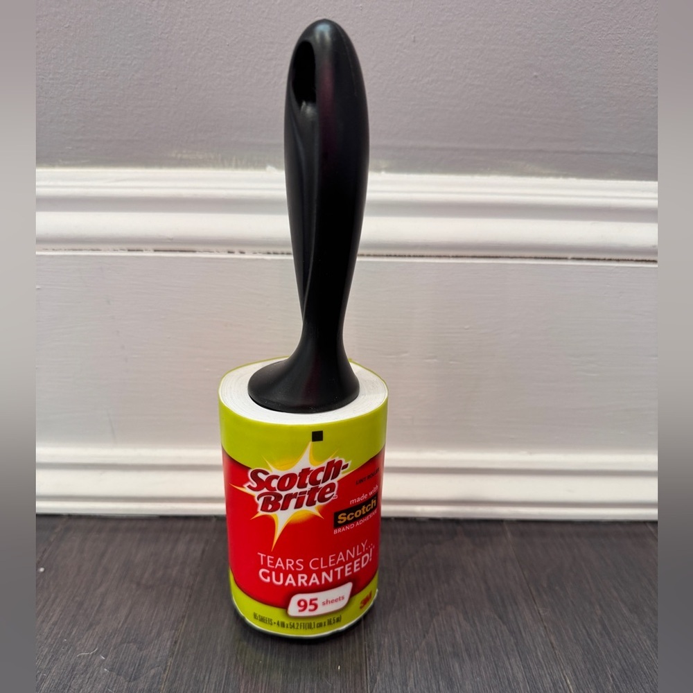 NWT Scotch Brite Black and Red Lint Roller